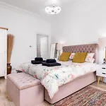 No 8 Metropole Towers, Stunning Sea Views! Apartman Whitby