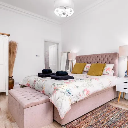 No 8 Metropole Towers, Stunning Sea Views! Apartmán Whitby