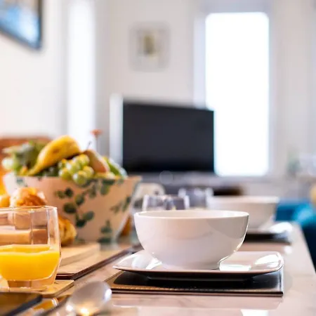 No 8 Metropole Towers, Stunning Sea Views! Apartmán