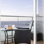 No 8 Metropole Towers, Stunning Sea Views! アパート ウィットビー