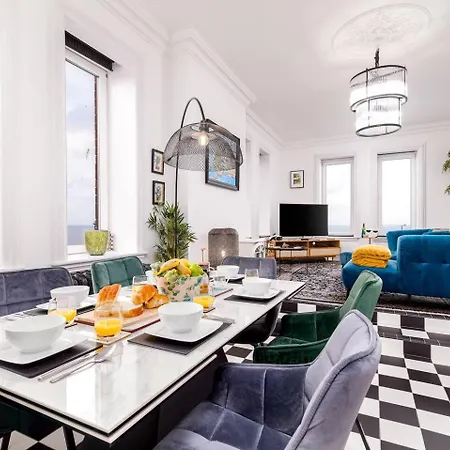 Apartment No 8 Metropole Towers, Stunning Sea Views!