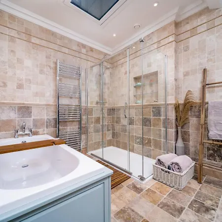 Apartment No 8 Metropole Towers, Stunning Sea Views! Whitby