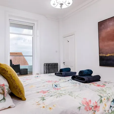 No 8 Metropole Towers, Stunning Sea Views! * Whitby