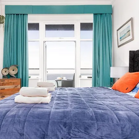 Apartment No 8 Metropole Towers, Stunning Sea Views! *