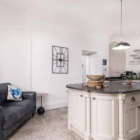 No 8 Metropole Towers, Stunning Sea Views! * Whitby