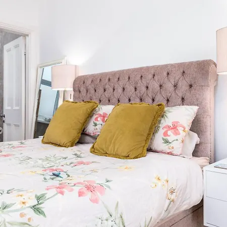 No 8 Metropole Towers, Stunning Sea Views!