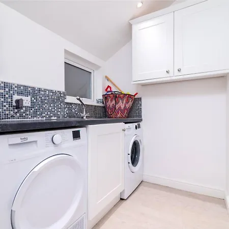 No 8 Metropole Towers, Stunning Sea Views! Appartement
