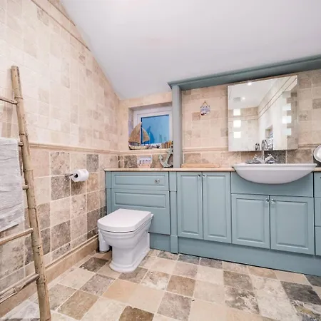 No 8 Metropole Towers, Stunning Sea Views! * Whitby