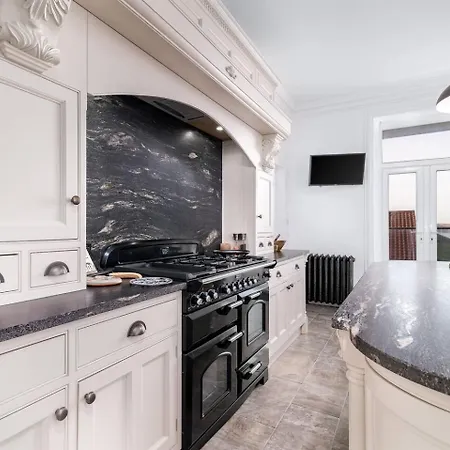 Appartamento No 8 Metropole Towers, Stunning Sea Views!