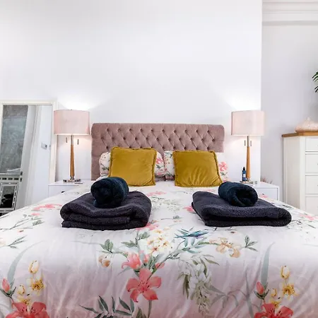 No 8 Metropole Towers, Stunning Sea Views! * Whitby