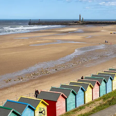No 8 Metropole Towers, Stunning Sea Views! *